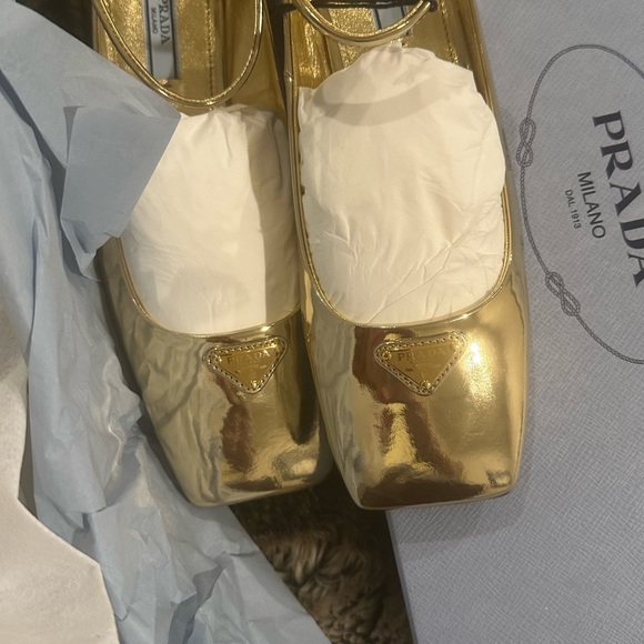 Brand new delicious patent metallic gold Prada shoes in box with cards - Picture 4 of 5